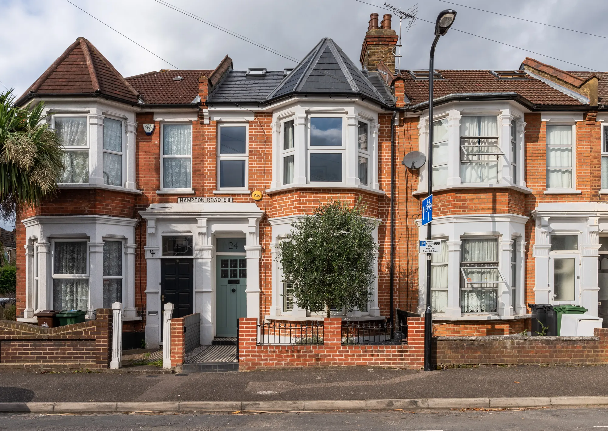 4 bed mid-terraced house for sale in Hampton Road, Leytonstone - Property Image 1