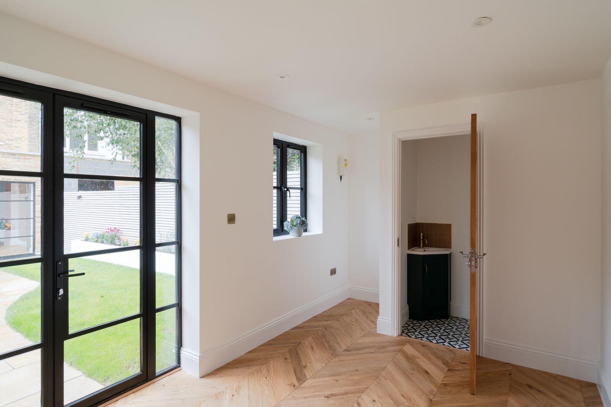 5 bed terraced house for sale in Leyspring Road, Bushwood, London, E11  - Property Image 37