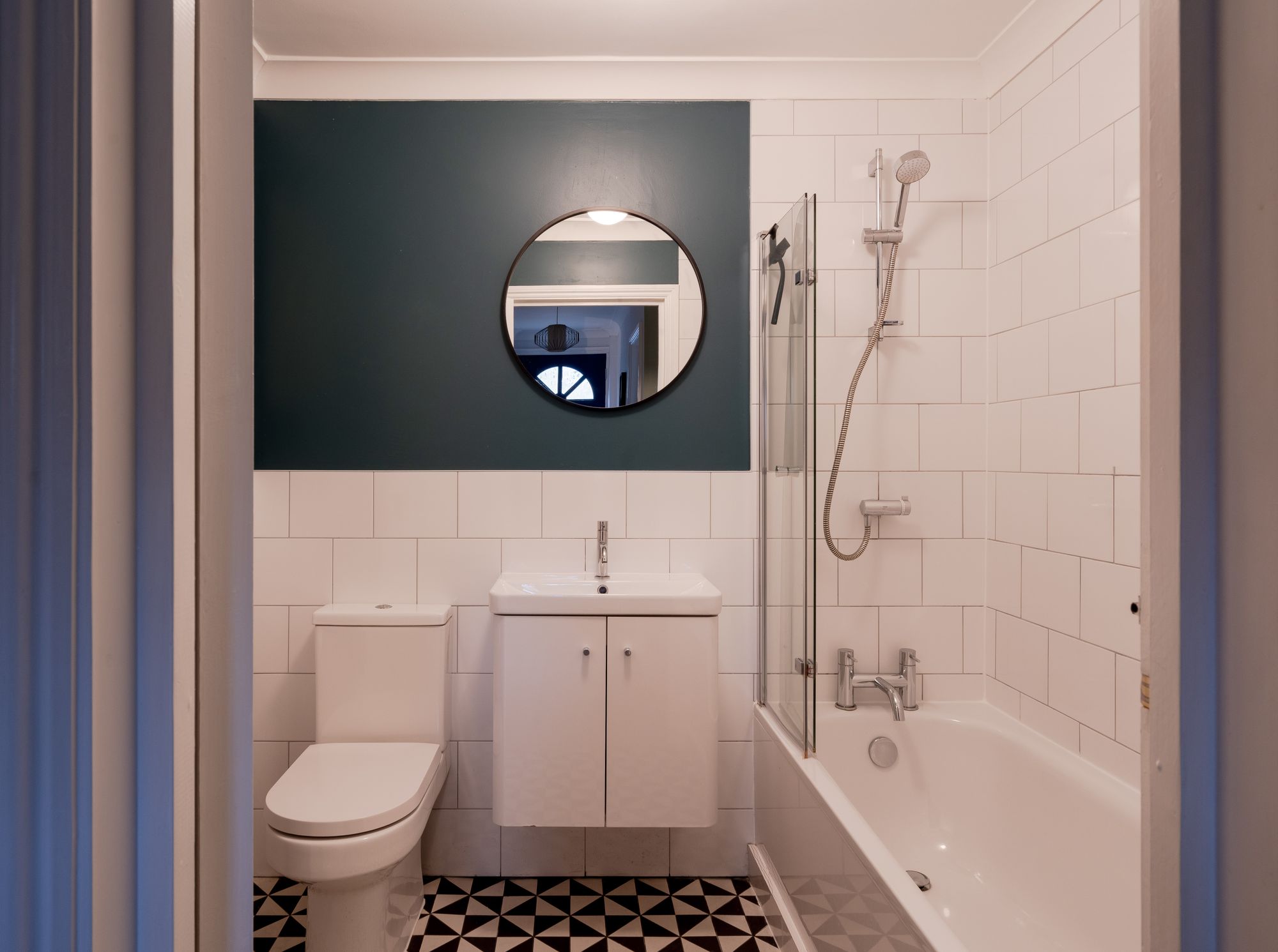 2 bed flat for sale in Nicholas Court, Wallwood Road, Leytonstone, London, E11  - Property Image 14