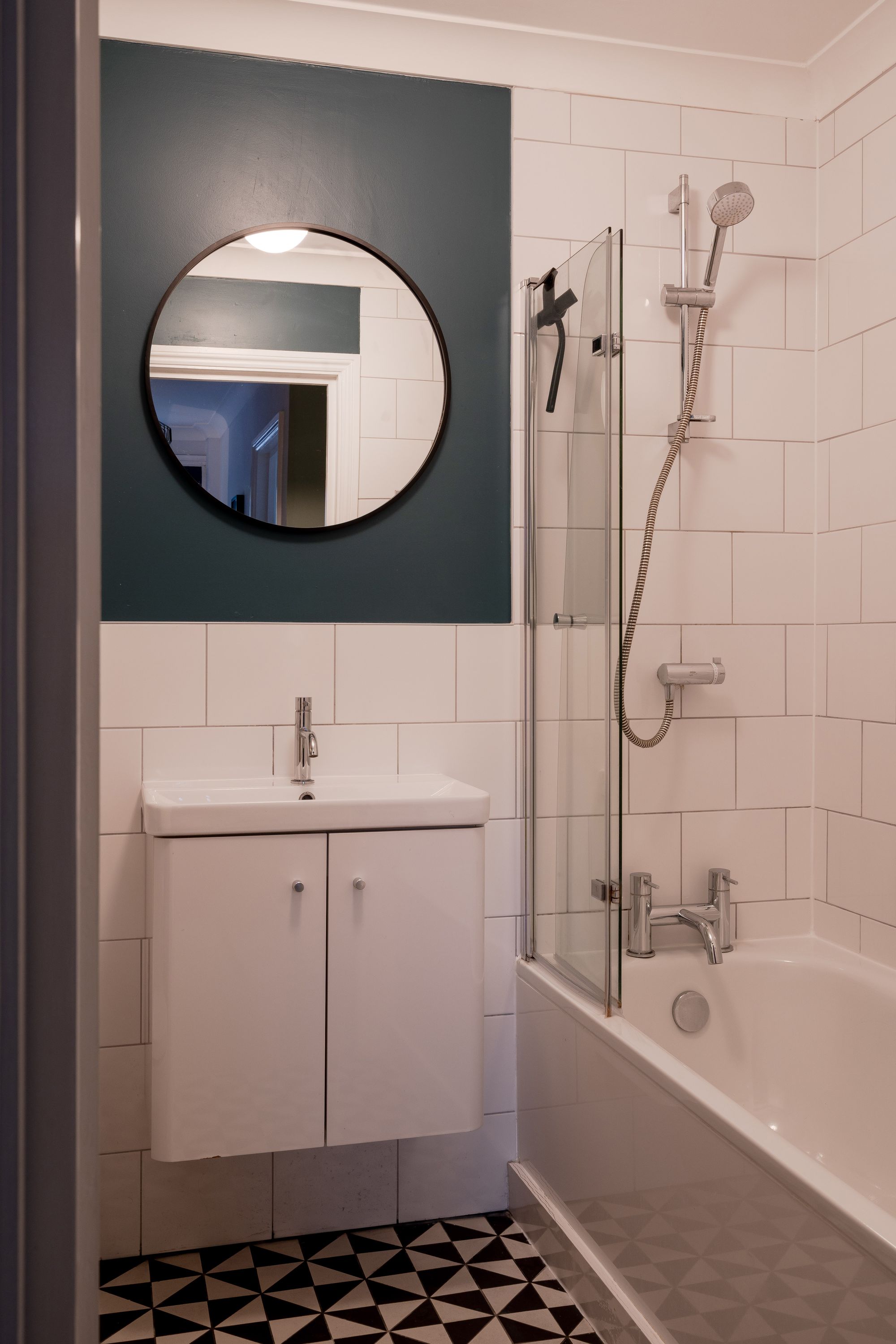 2 bed flat for sale in Nicholas Court, Wallwood Road, Leytonstone, London, E11  - Property Image 15