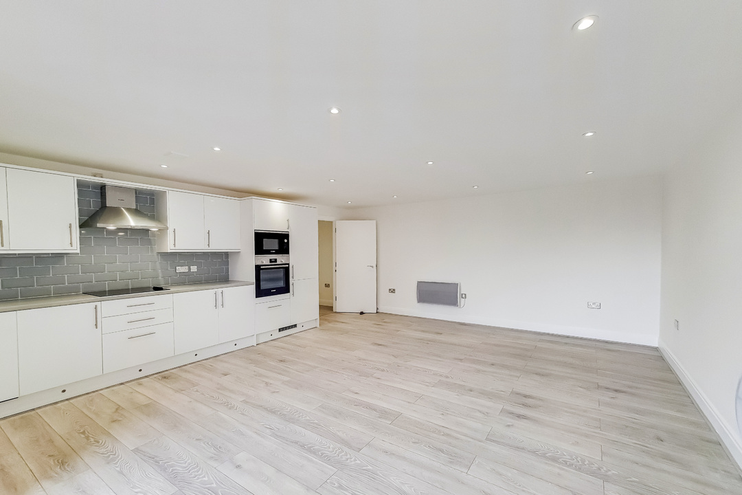 2 bed apartment for sale in Holland Gardens, Brentford  - Property Image 9