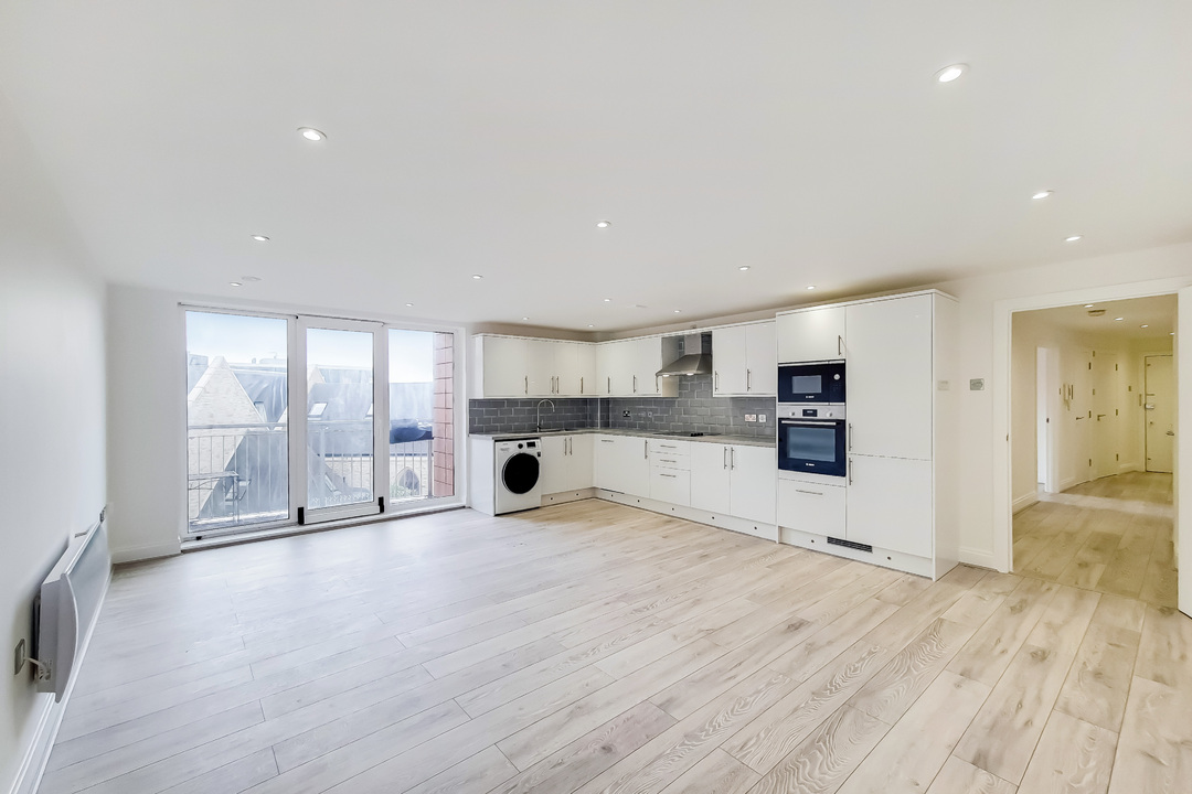 2 bed apartment for sale in Holland Gardens, Brentford  - Property Image 7