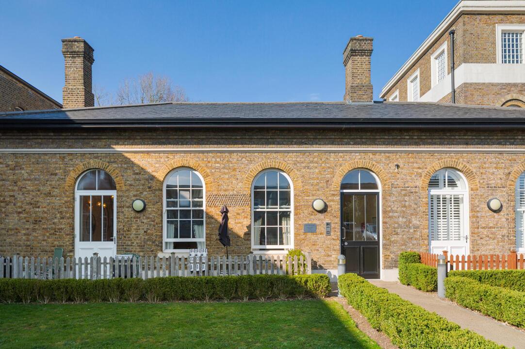 2 bed apartment for sale in Hilda Road, Southall, UB2