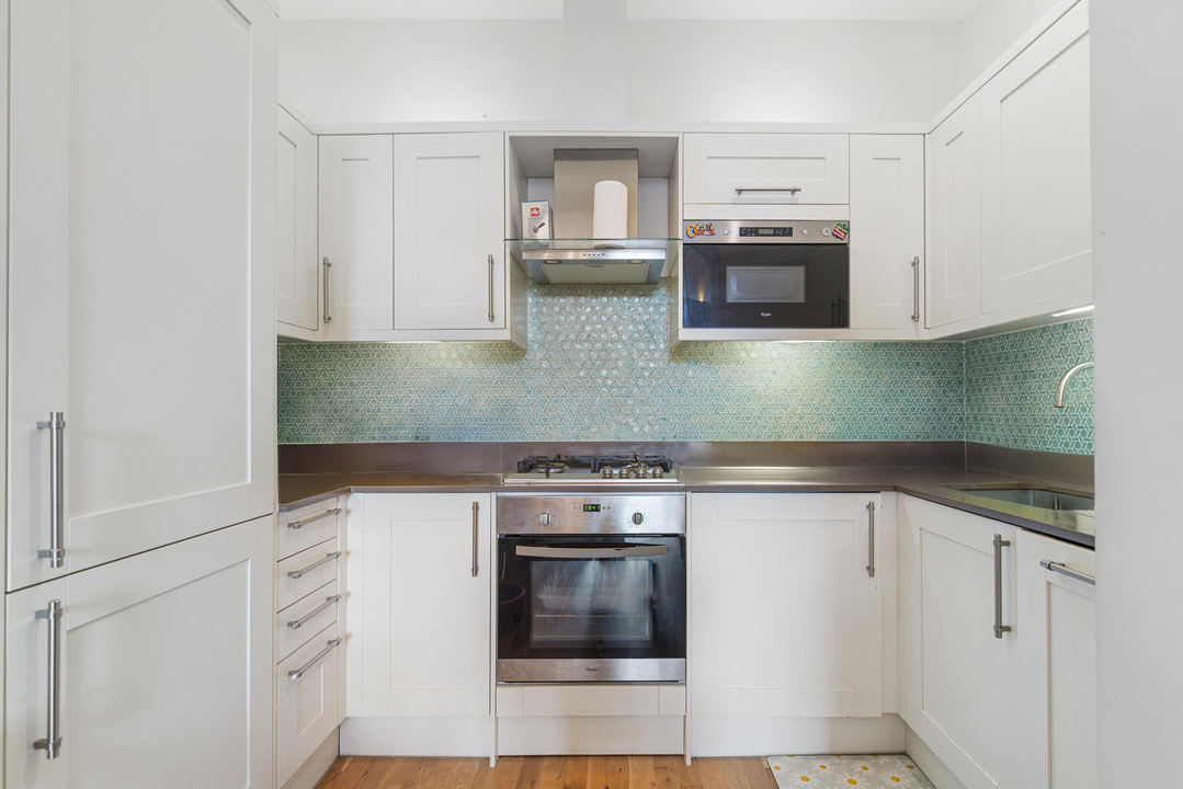2 bed apartment for sale in Hilda Road, Southall, UB2