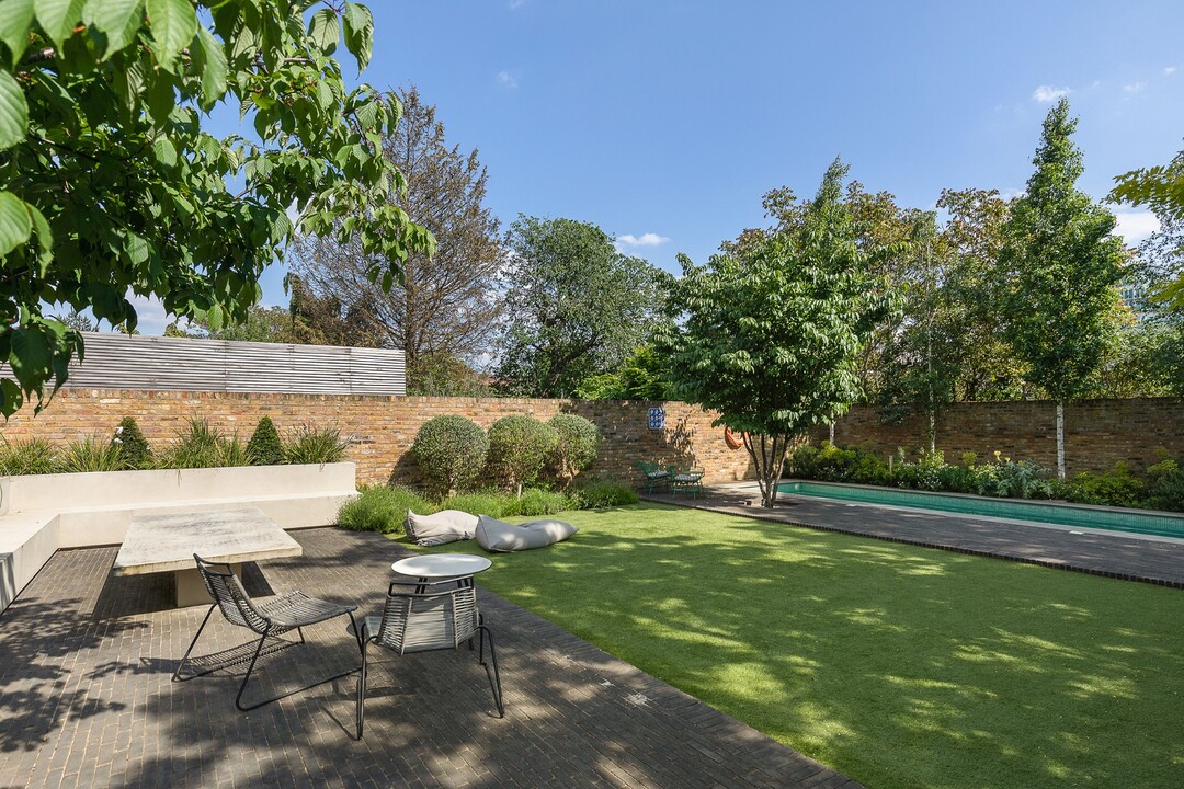 1 bed apartment for sale in Gordon Road, Ealing 14