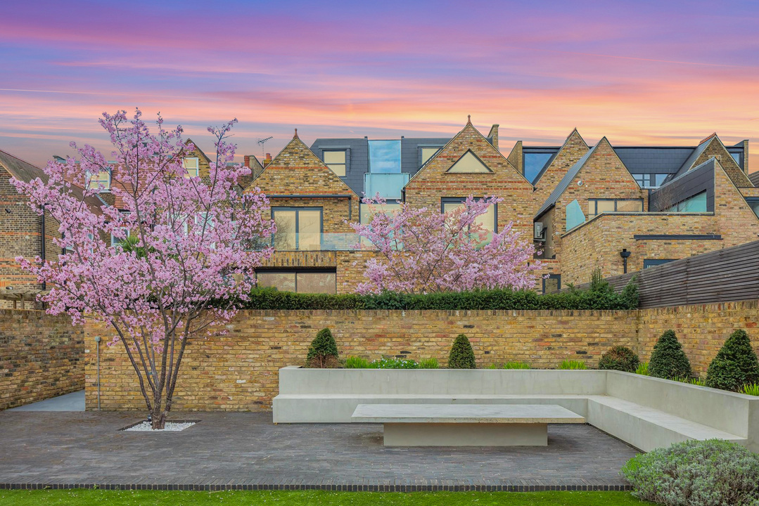 1 bed apartment for sale in Gordon Road, Ealing 13