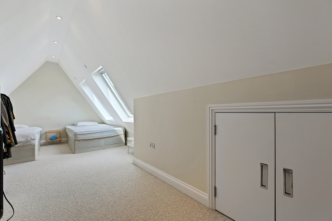 3 bed apartment to rent in North Common Road, Ealing  - Property Image 3