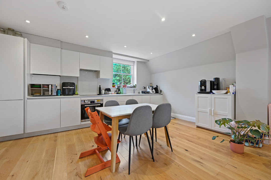 3 bed apartment to rent in North Common Road, Ealing - Property Image 1