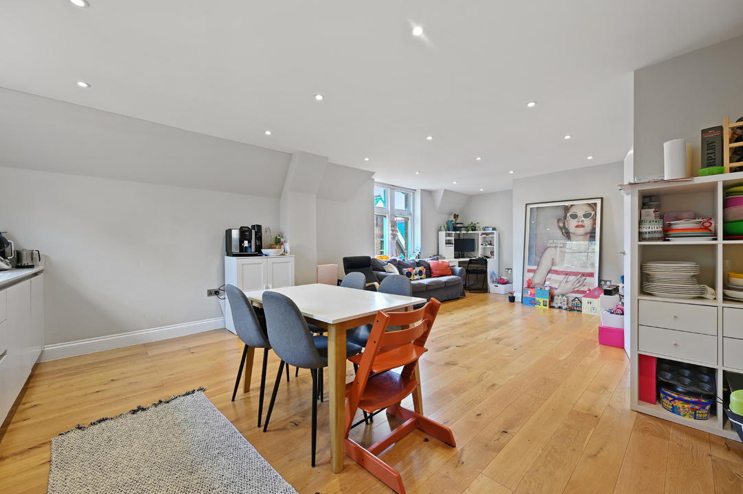 3 bed apartment to rent in North Common Road, Ealing  - Property Image 1