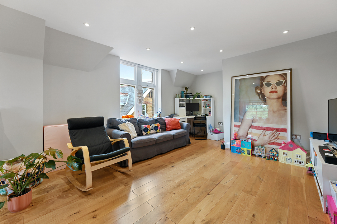 3 bed apartment to rent in North Common Road, Ealing  - Property Image 8