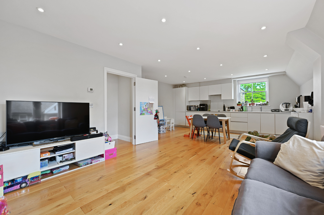 3 bed apartment to rent in North Common Road, Ealing  - Property Image 9