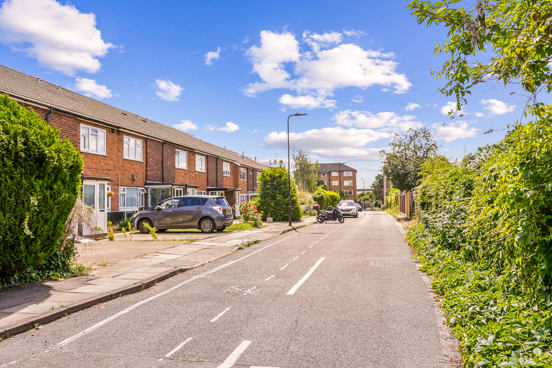 3 bed terraced house for sale in Shakespeare Road, London 13