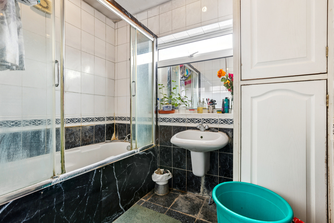 4 bed semi-detached house for sale in Bassett Gardens, Isleworth  - Property Image 8