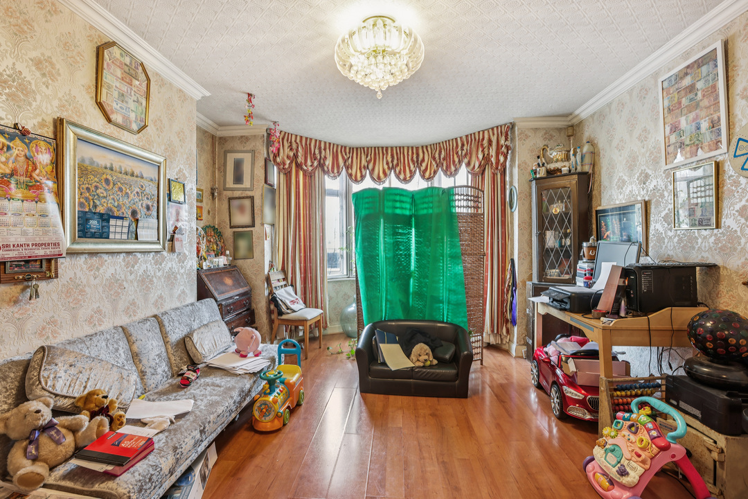 4 bed semi-detached house for sale in Bassett Gardens, Isleworth  - Property Image 10