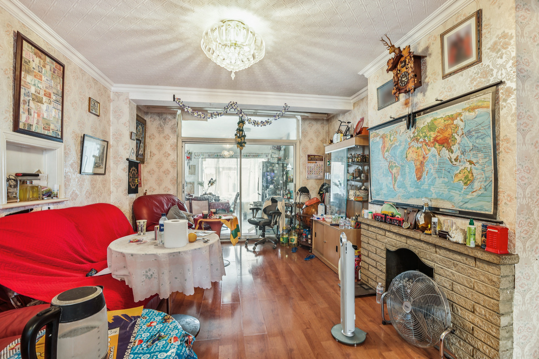 4 bed semi-detached house for sale in Bassett Gardens, Isleworth  - Property Image 5