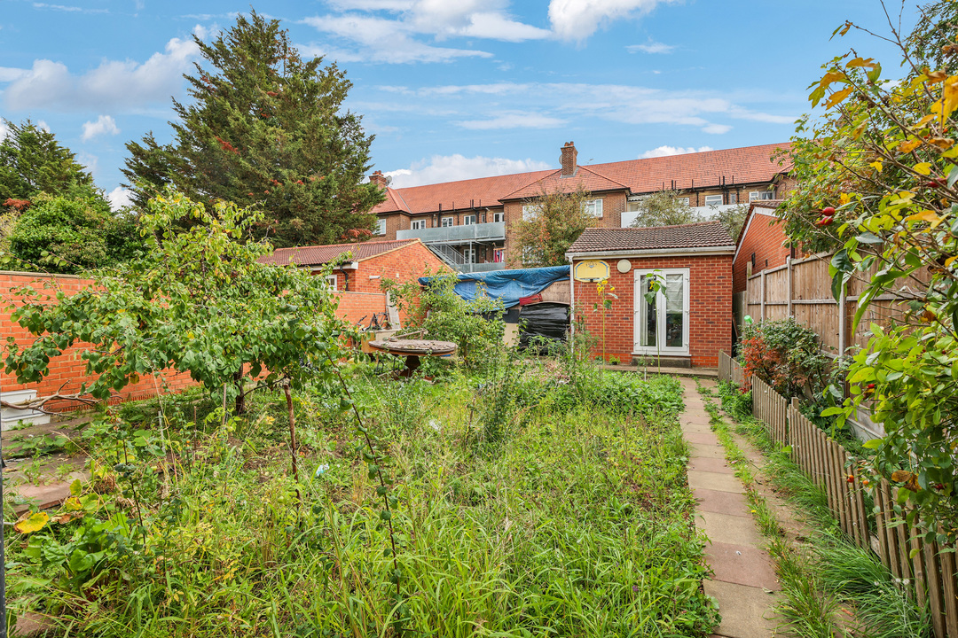 4 bed semi-detached house for sale in Bassett Gardens, Isleworth  - Property Image 13