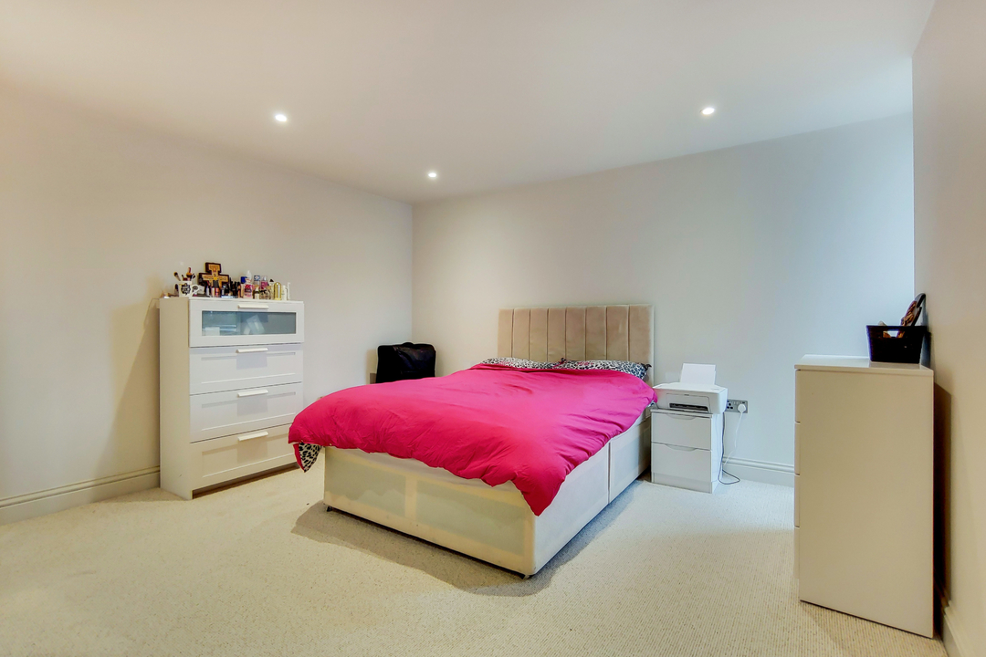1 bed apartment to rent in North Common Road, Ealing 10