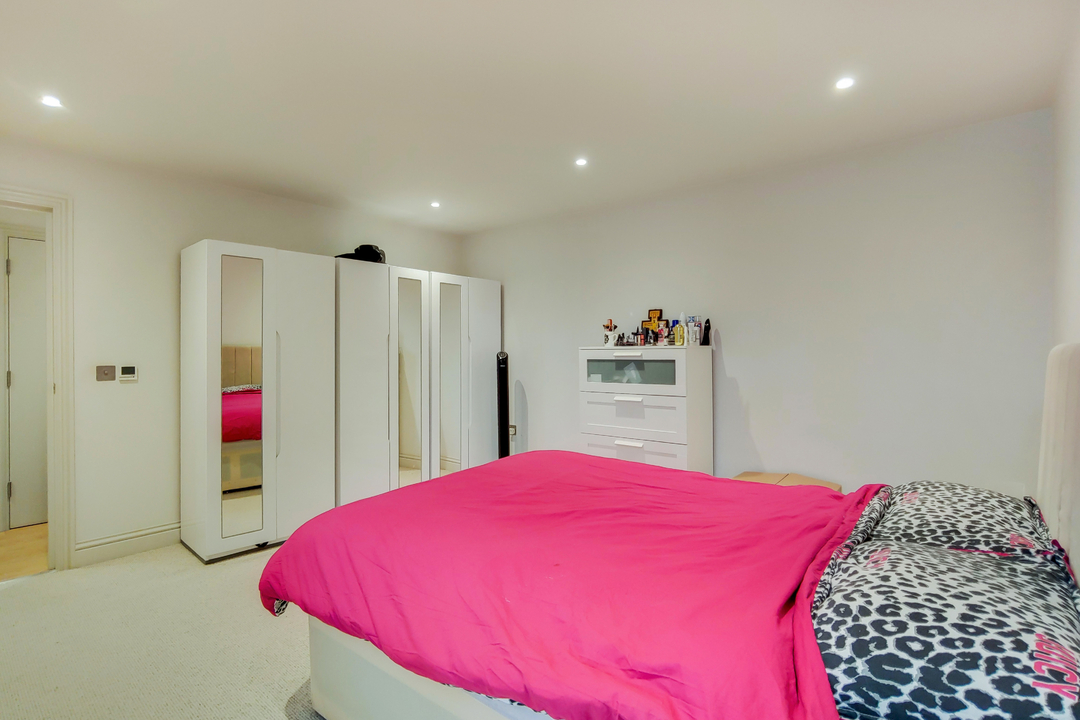 1 bed apartment to rent in North Common Road, Ealing 7
