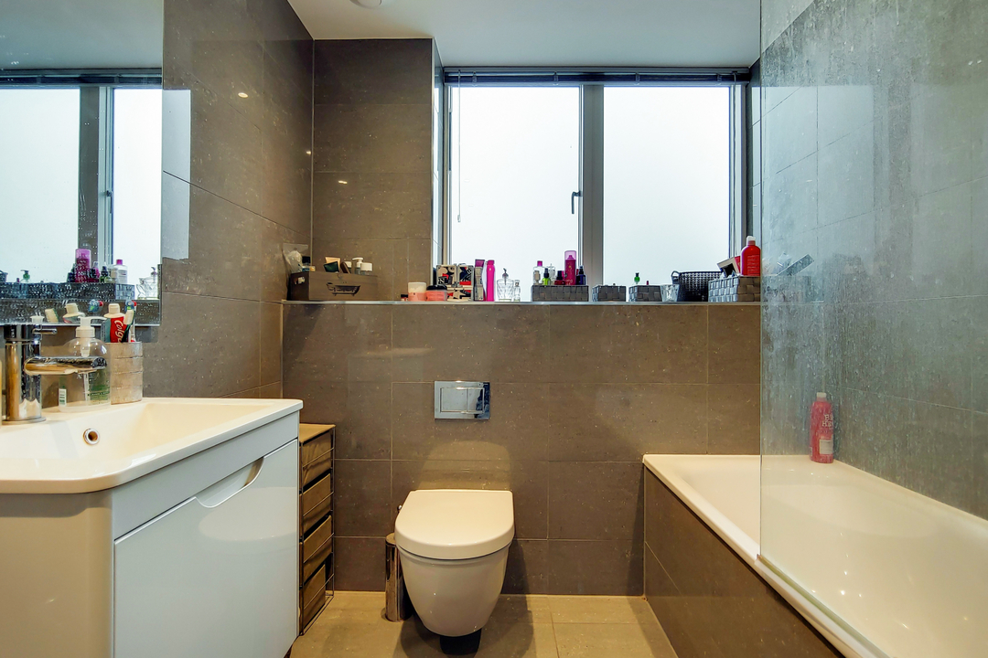 1 bed apartment to rent in North Common Road, Ealing 4