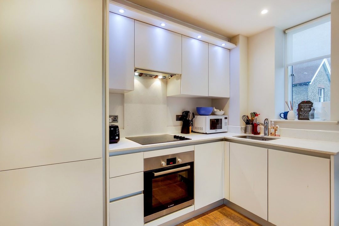 1 bed apartment to rent in North Common Road, Ealing 6