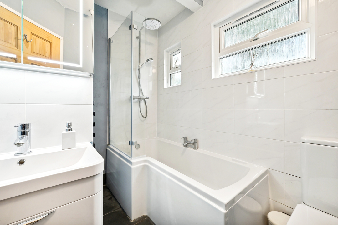 2 bed apartment for sale in Elderberry Road, Ealing, London, W5 7