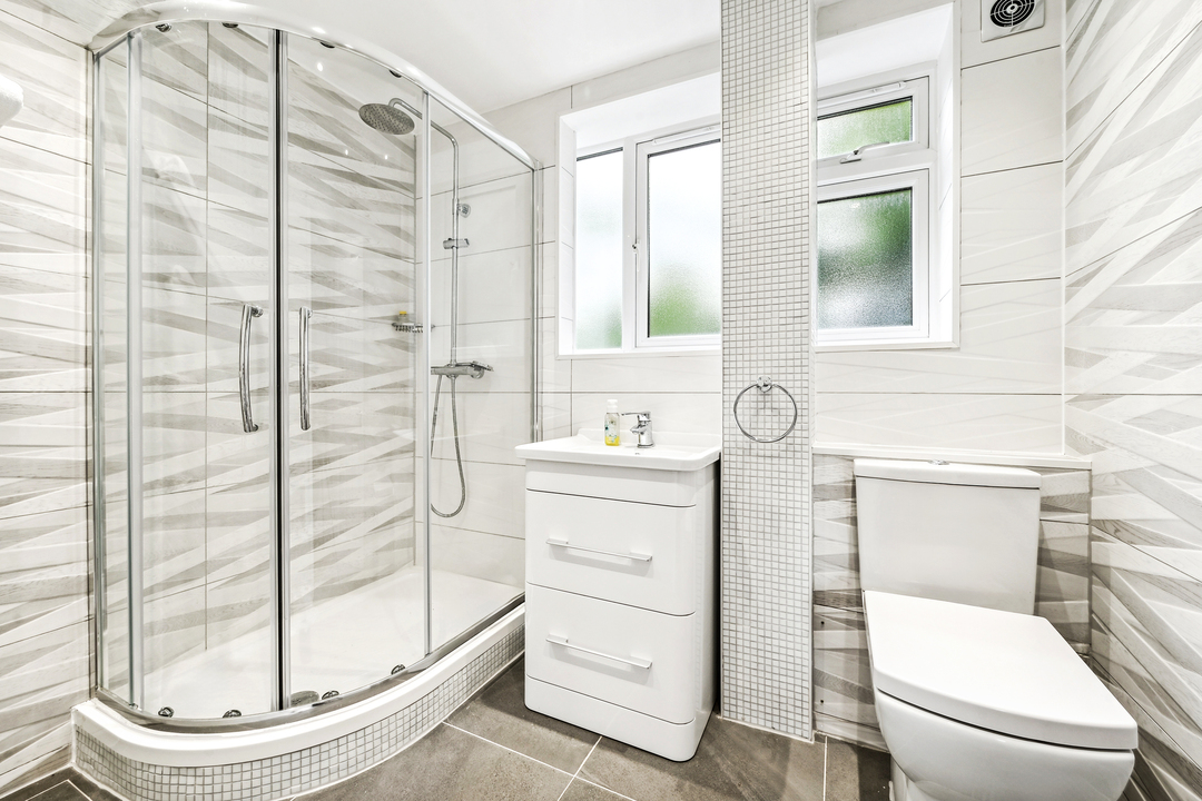 2 bed apartment for sale in Elm Avenue, Ealing 5