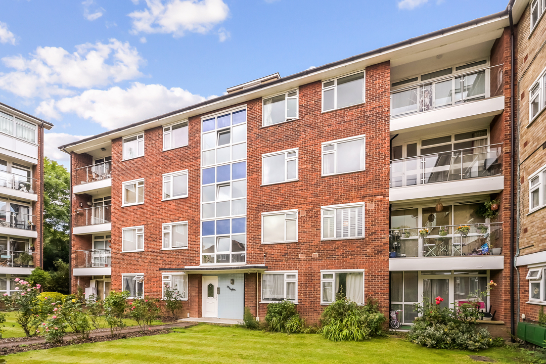 2 bed apartment for sale in Elm Avenue, Ealing 6