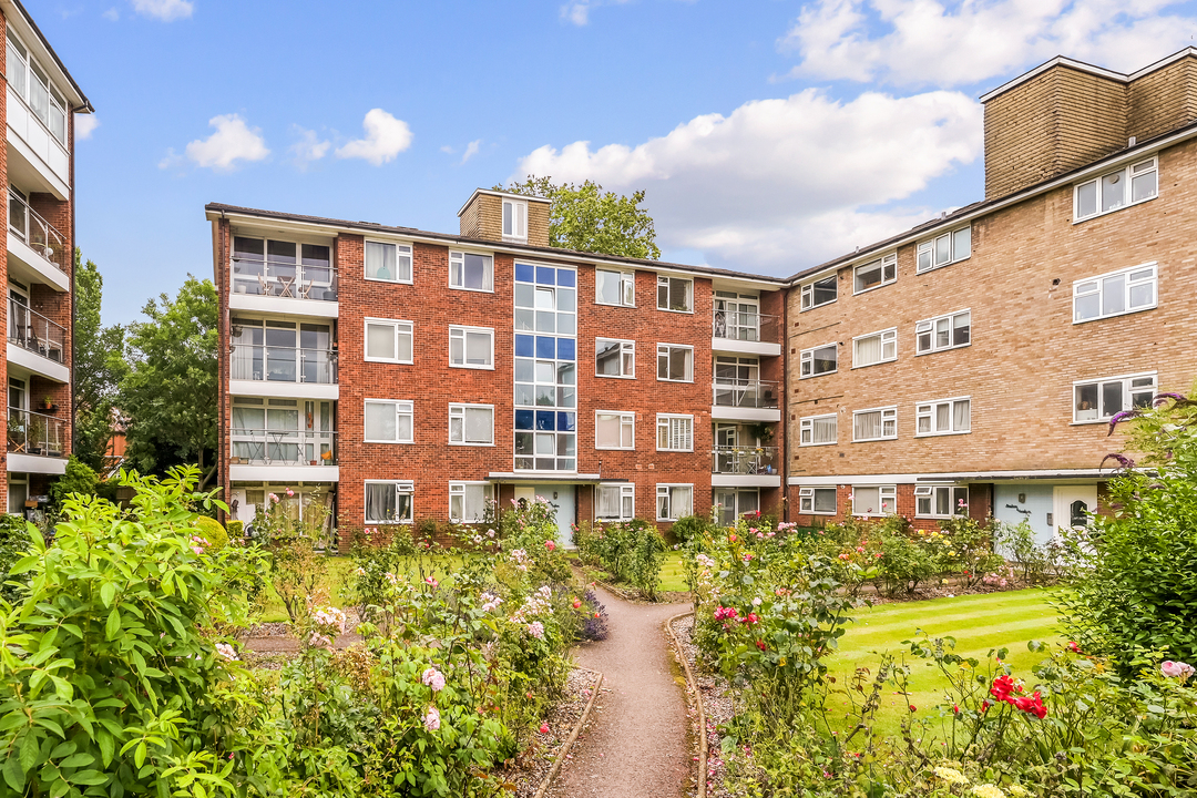 2 bed apartment for sale in Elm Avenue, Ealing 1