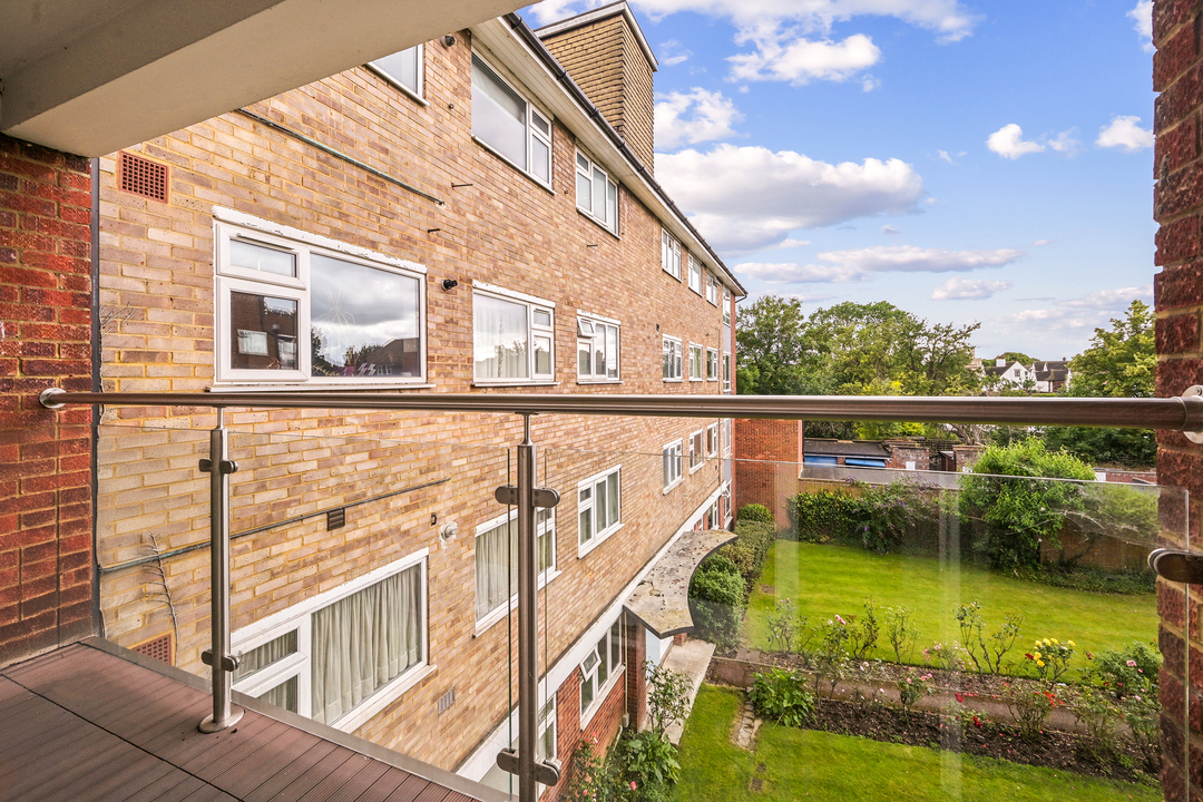 2 bed apartment for sale in Elm Avenue, Ealing 8