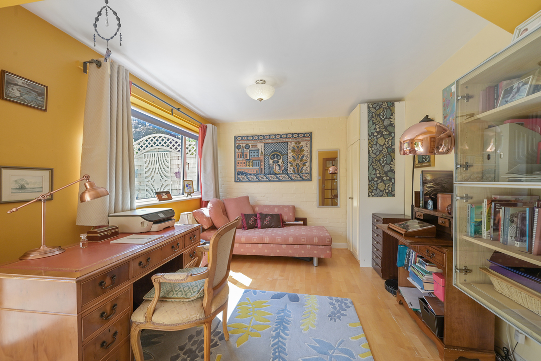 3 bed terraced house for sale in Templewood, Ealing  - Property Image 11