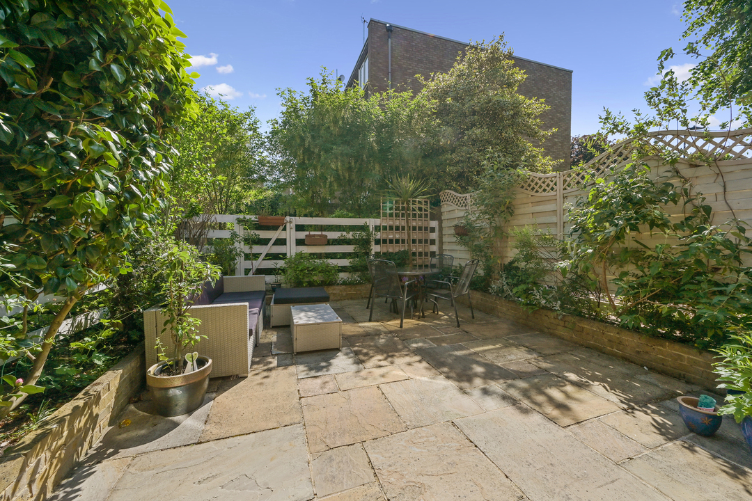 3 bed terraced house for sale in Templewood, Ealing  - Property Image 14
