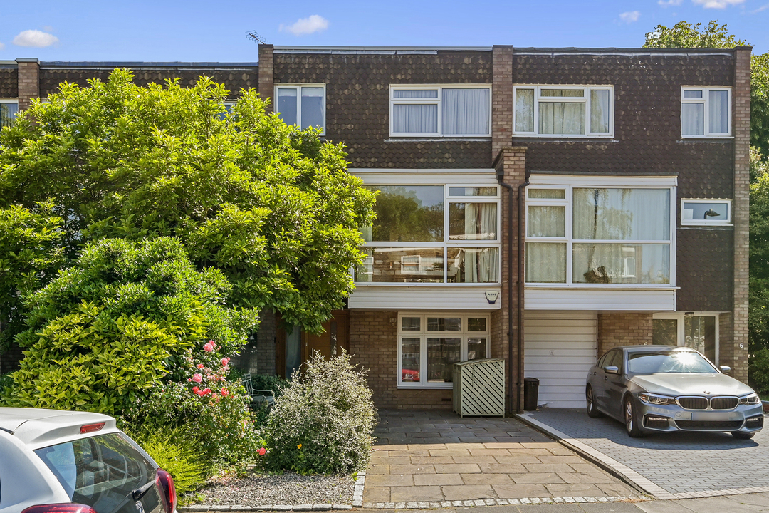3 bed terraced house for sale in Templewood, Ealing - Property Image 1