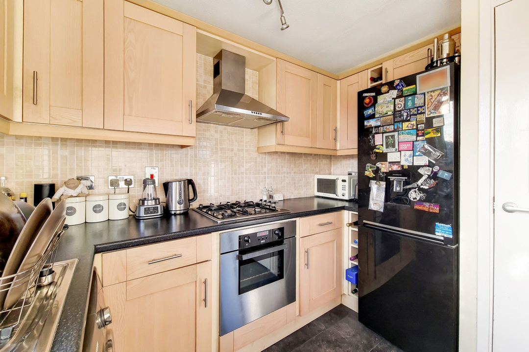 1 bed apartment to rent in Littlewood Close, London  - Property Image 2