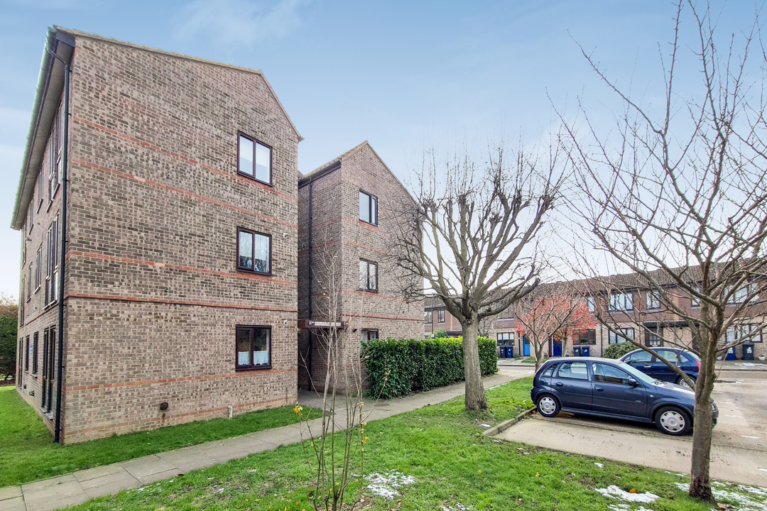 1 bed apartment to rent in Littlewood Close, London 3