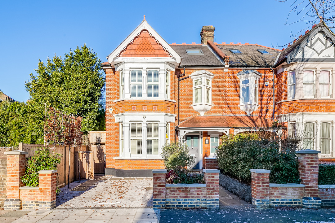6 bed semi-detached house to rent in Acton, London  - Property Image 5