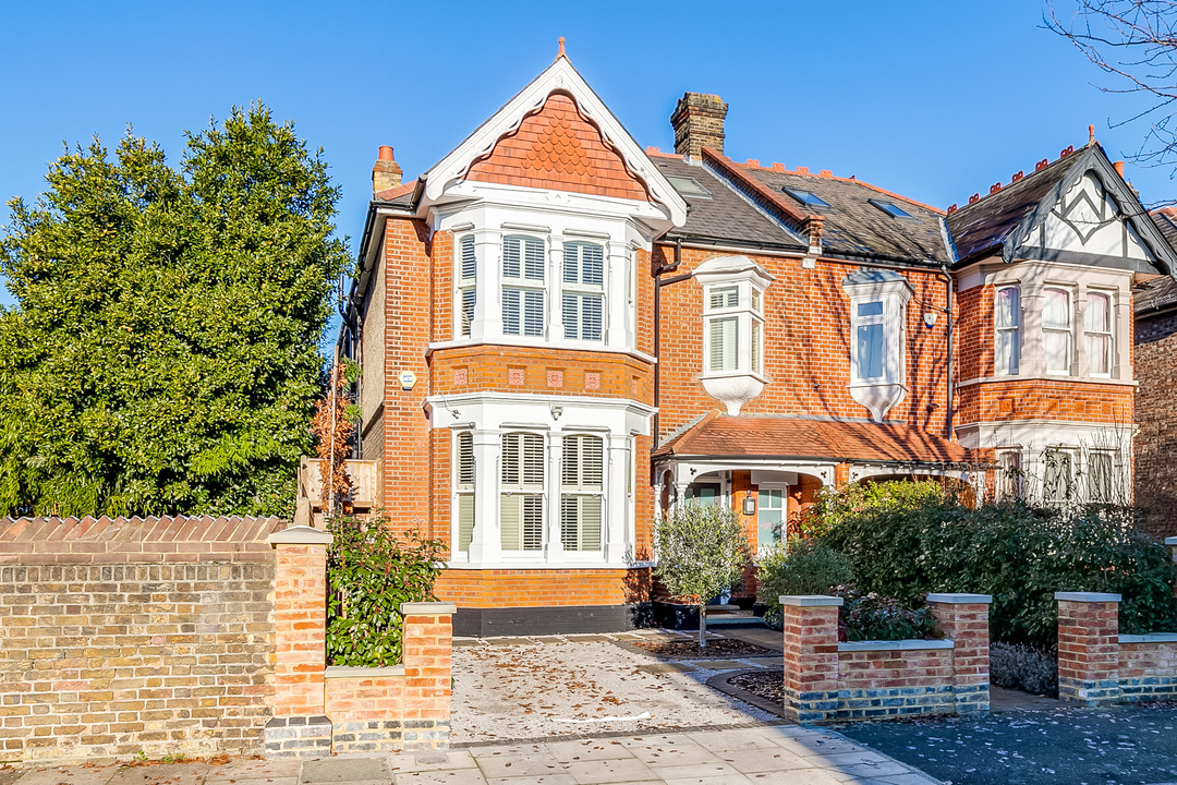 6 bed semi-detached house to rent in Acton, London  - Property Image 10