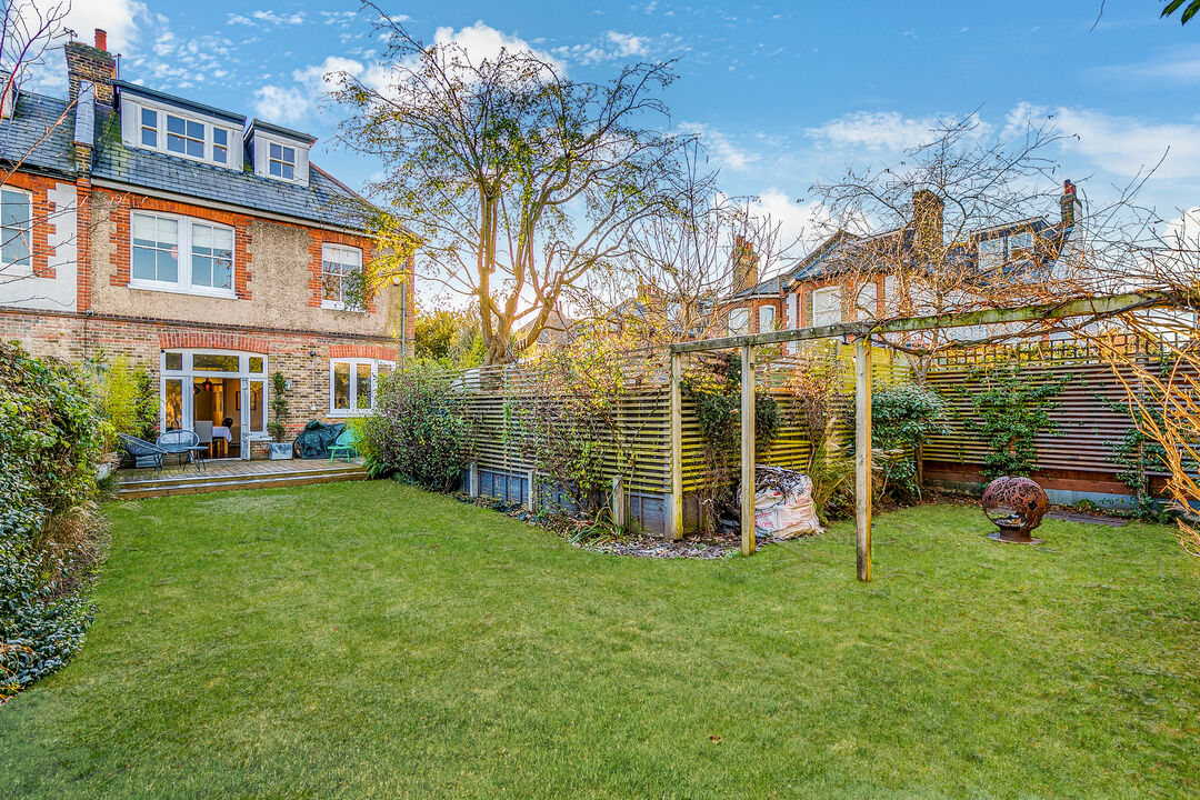 6 bed semi-detached house to rent in Acton, London  - Property Image 9