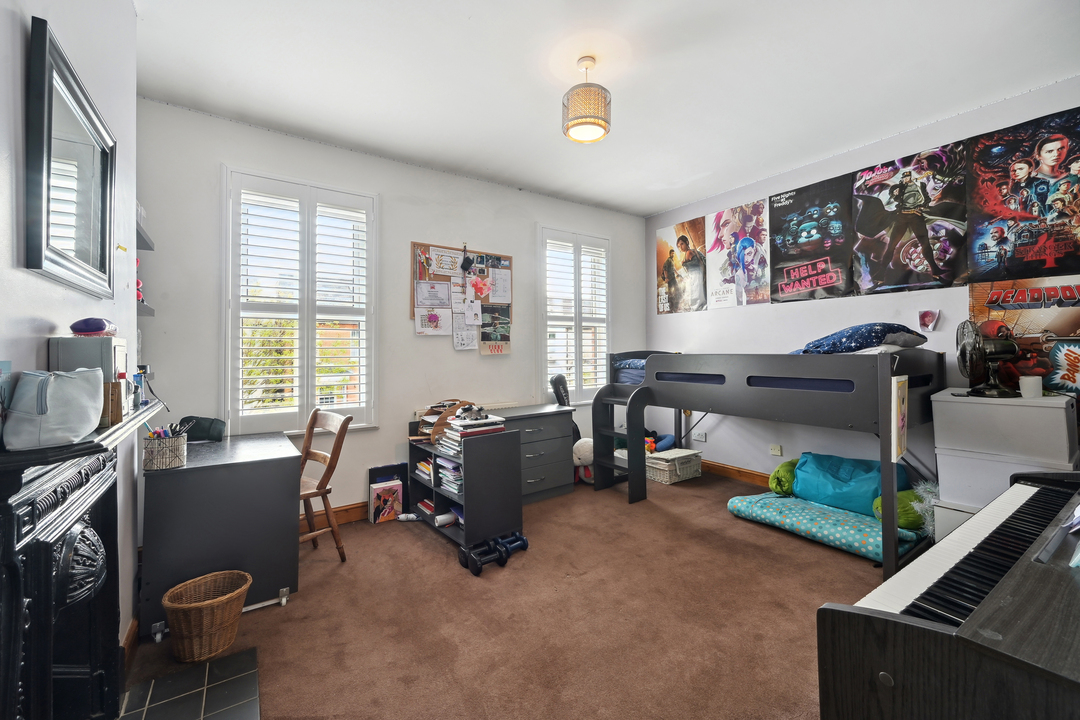 3 bed end of terrace house for sale in Green Avenue, Ealing, Northfields, London, W13 10