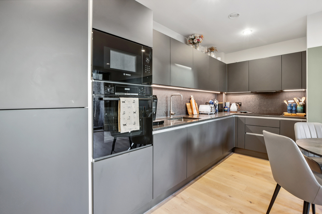 1 bed apartment for sale in Sarsen House, Hanwell Square, Hanwell, London, W7  - Property Image 3