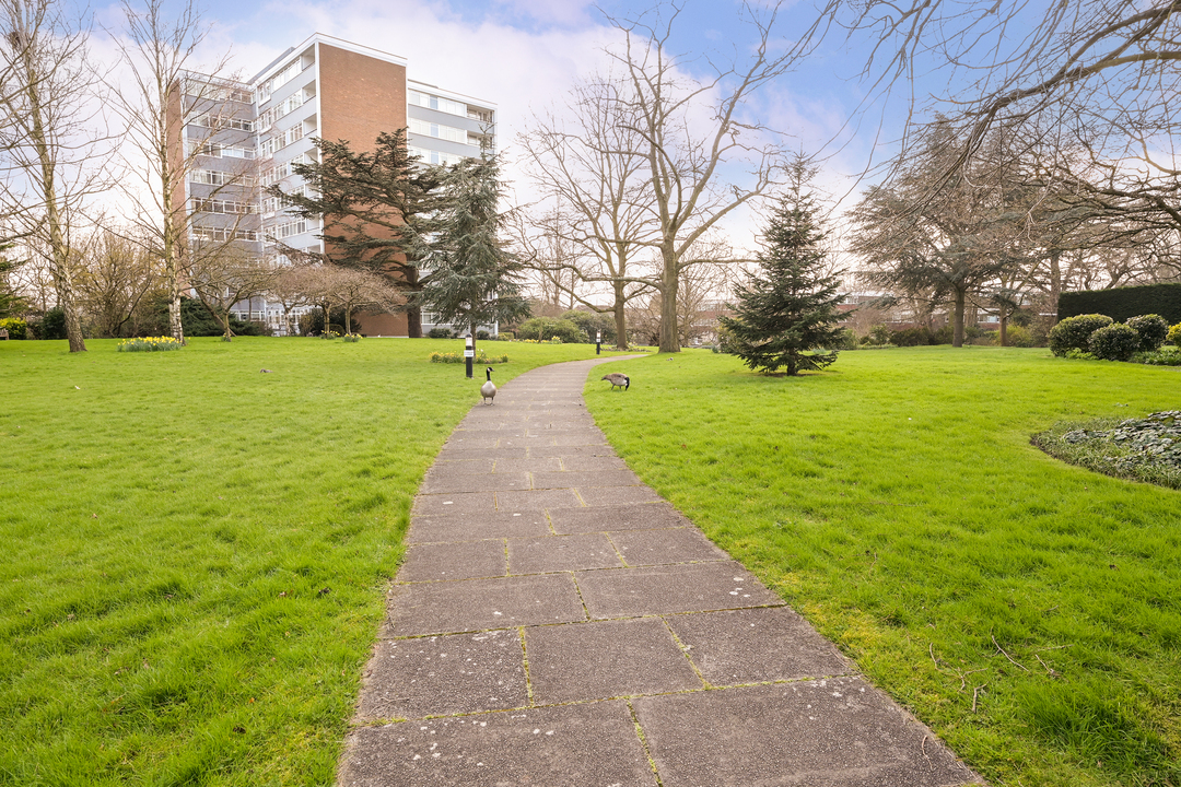 2 bed apartment for sale in The Grange, Ealing  - Property Image 24