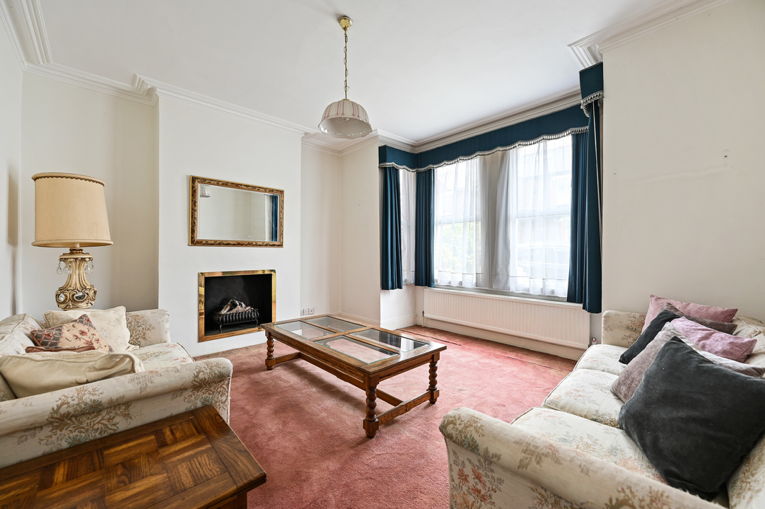 4 bed semi-detached house for sale in Kingsley Avenue, London  - Property Image 2