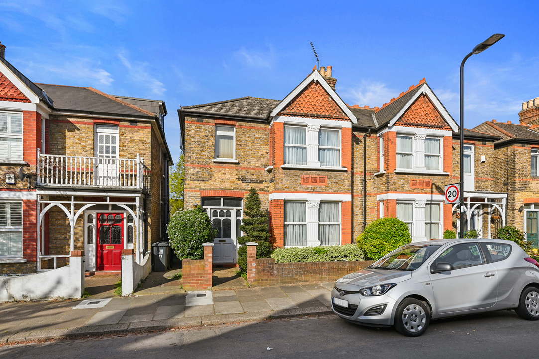4 bed semi-detached house for sale in Kingsley Avenue, London  - Property Image 5