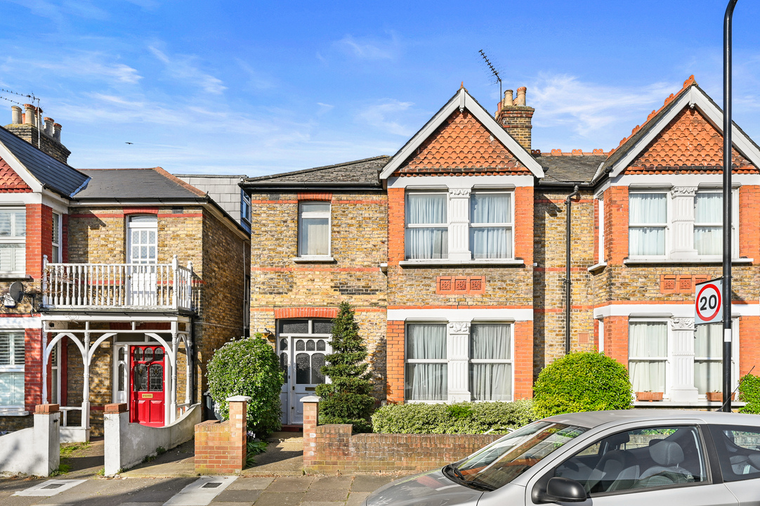 4 bed semi-detached house for sale in Kingsley Avenue, London  - Property Image 1