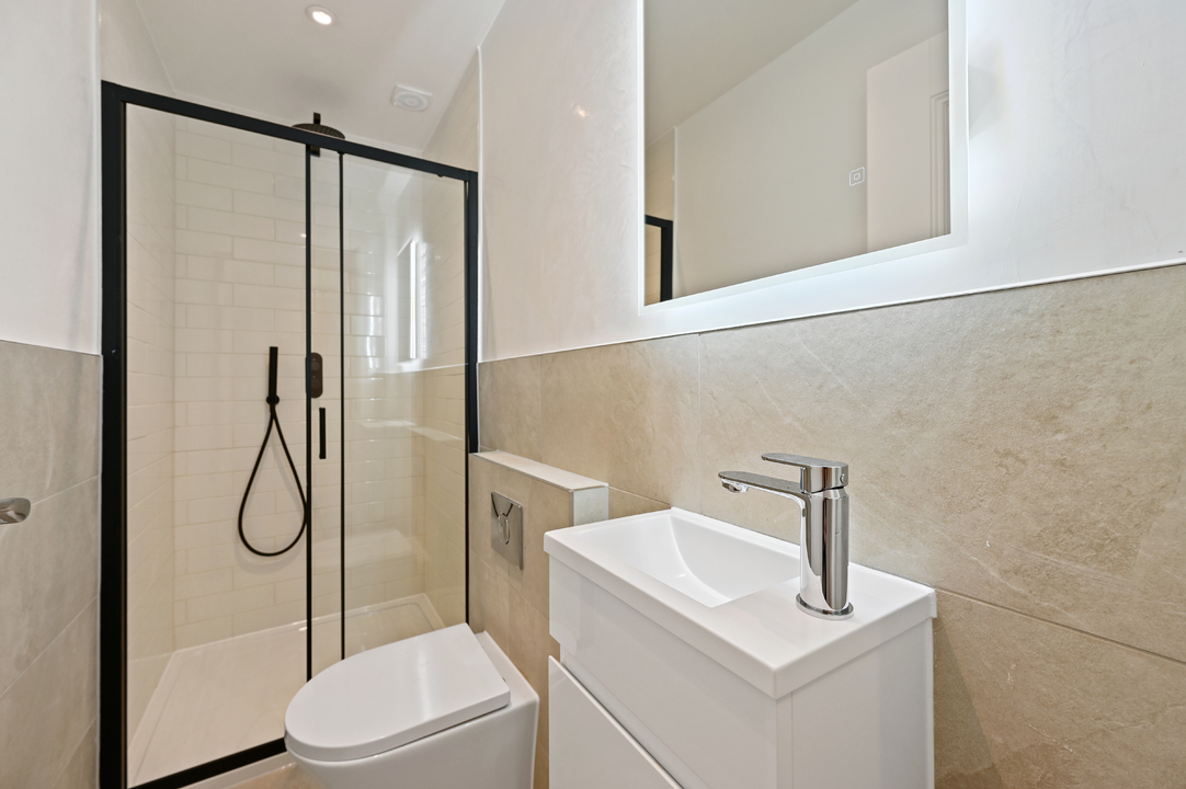 2 bed apartment to rent in Alfred Road, Acton, London, W3 8