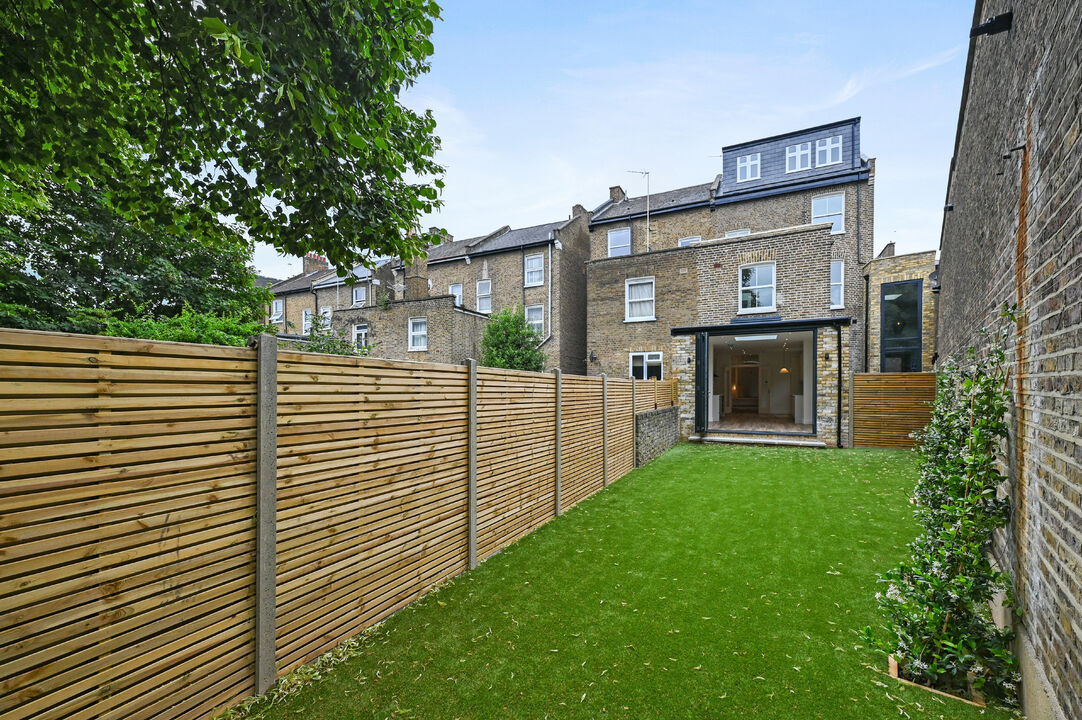 2 bed apartment to rent in Alfred Road, London  - Property Image 2