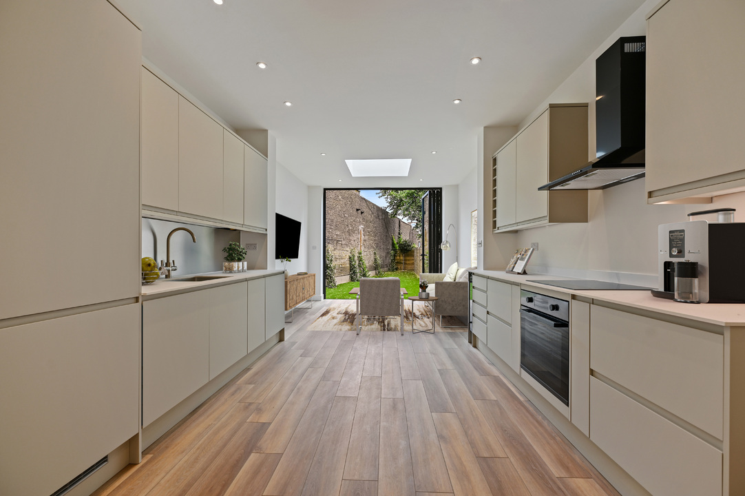 2 bed apartment to rent in Alfred Road, London - Property Image 1