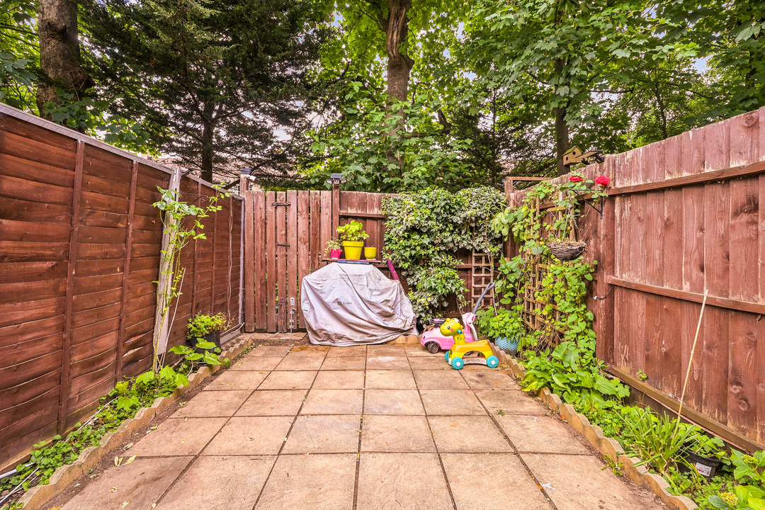 3 bed terraced house for sale in Charles Road, Ealing  - Property Image 5