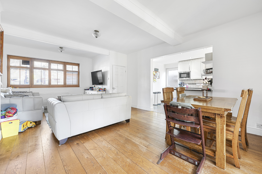 3 bed semi-detached house to rent in Harp Road, Hanwell - Property Image 1