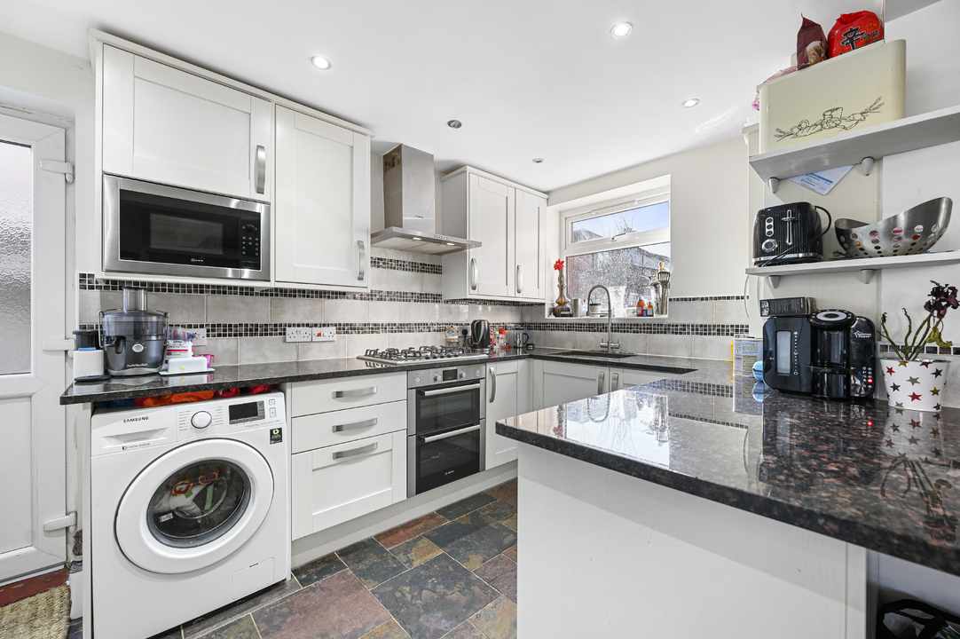 3 bed semi-detached house to rent in Harp Road, Hanwell  - Property Image 3