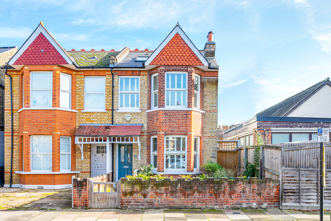4 bed semi-detached house for sale in Lynton Avenue, Ealing  - Property Image 2